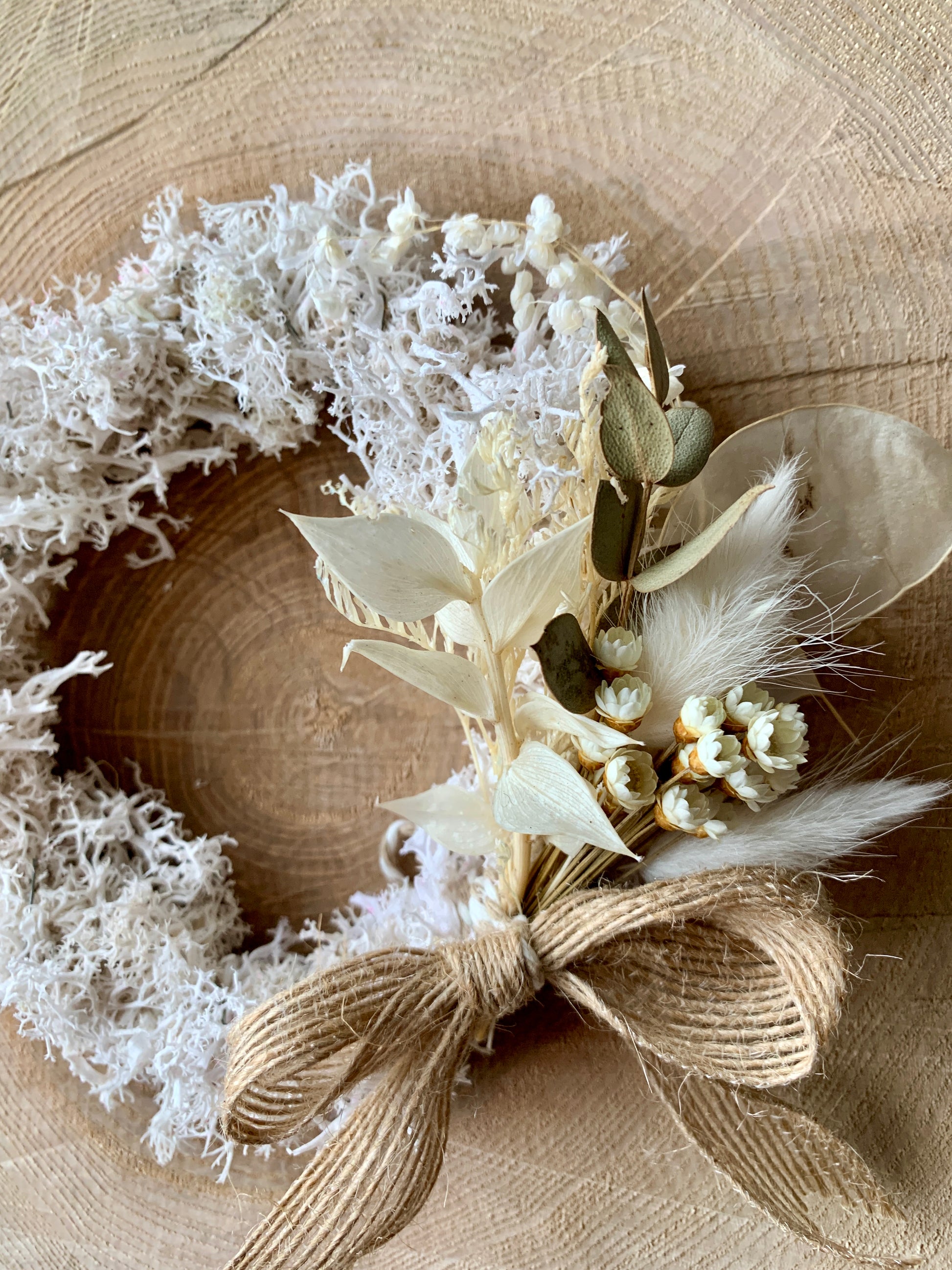 Delicate Natural White Moss Christmas Wreath 